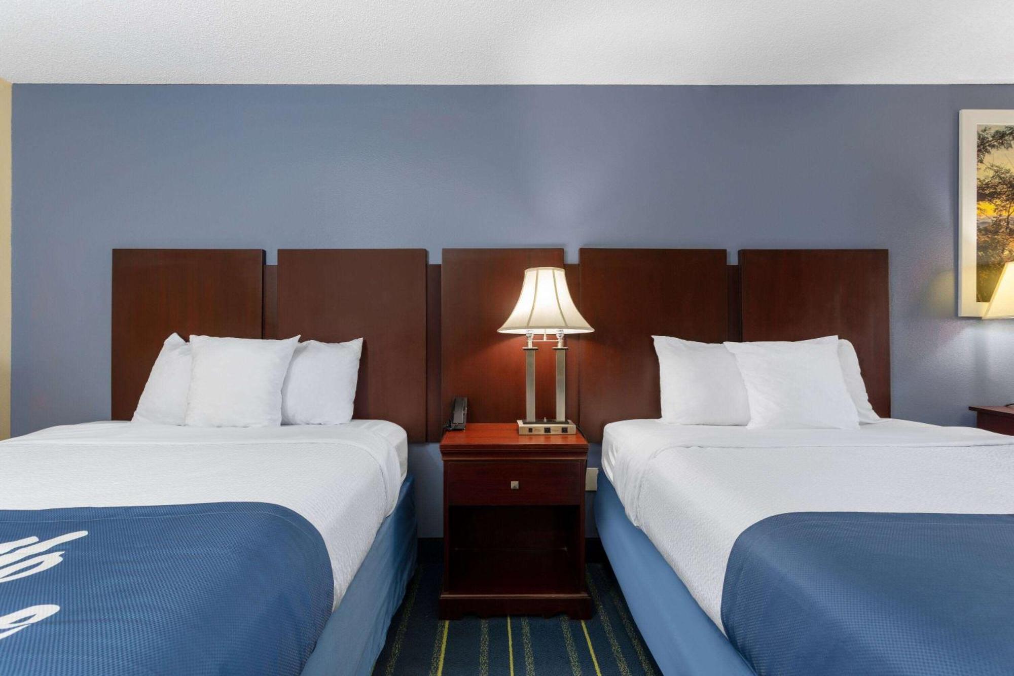 Days Inn By Wyndham Chipley Exteriör bild